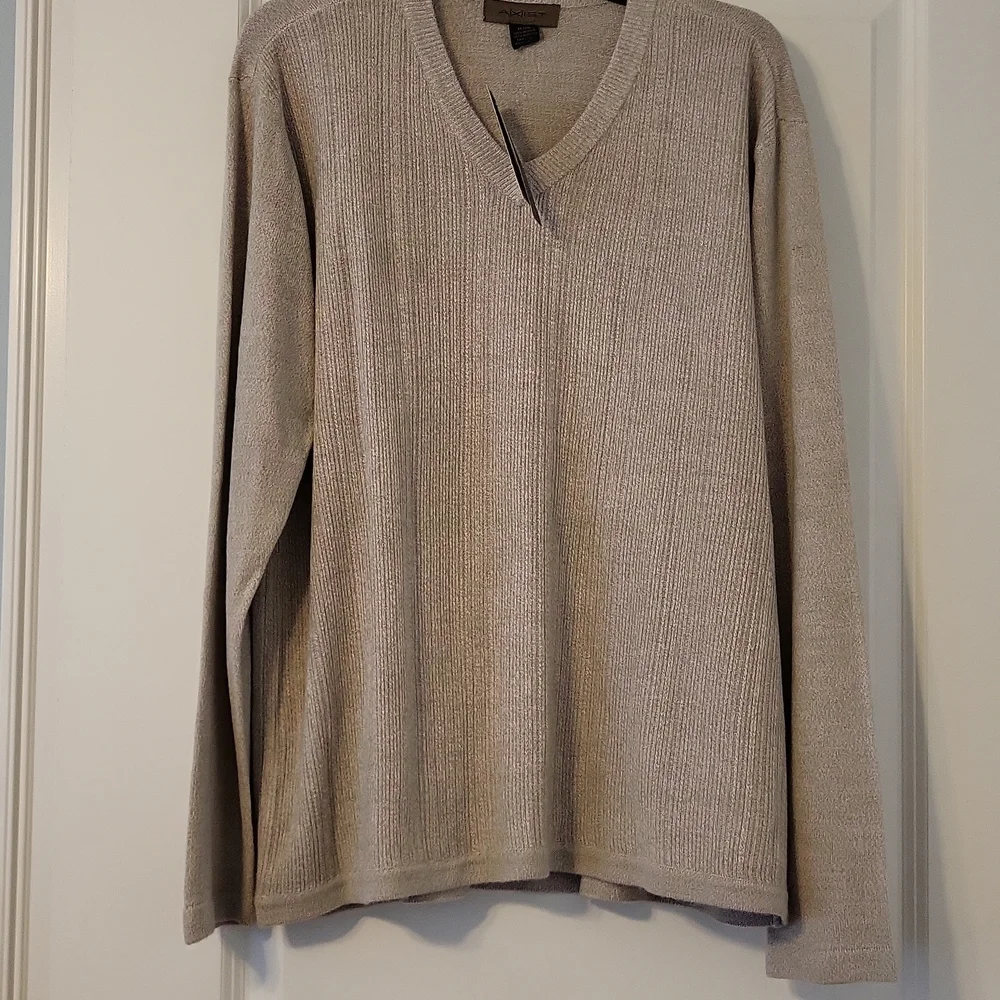 Sweater - Picture 2 of 3
